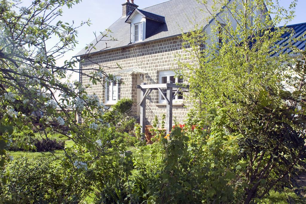 La Nesliere Chambres D'Hotes Bio Saint-Symphorien-des-Monts Dış mekan fotoğraf